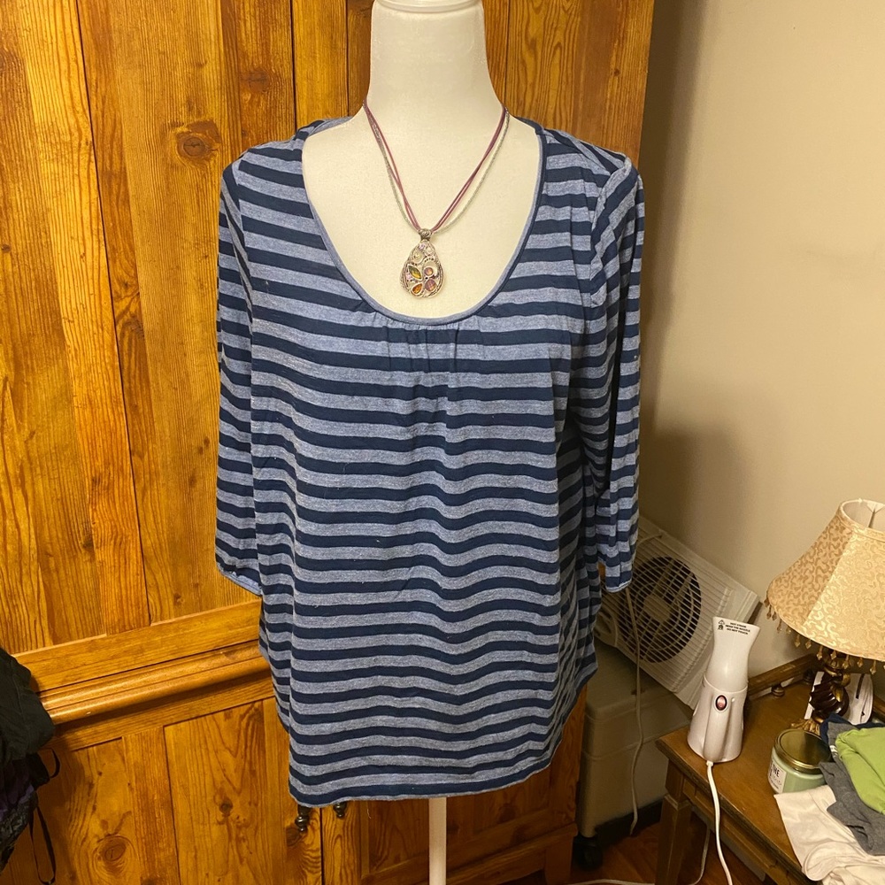Women’s gray/blue striped top!